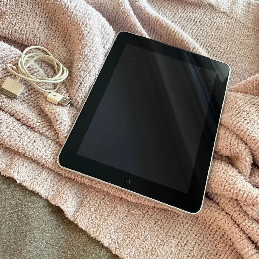 Old School Apple iPad - 16G